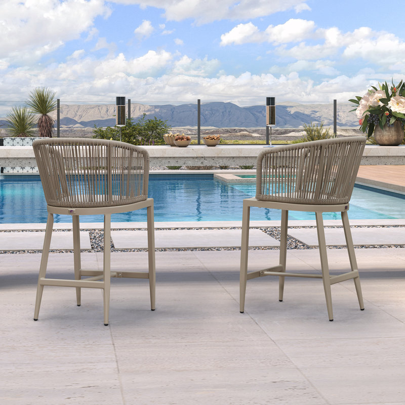 Chaises de bar en osier de 2 tabourets à hauteur de comptoir 2 pièces pour patio avec coussins intégrés et dossier enveloppant pour piscine de jardin