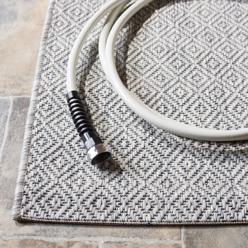 Geometric Gray Indoor/Outdoor Area Rug, Round 5'3"