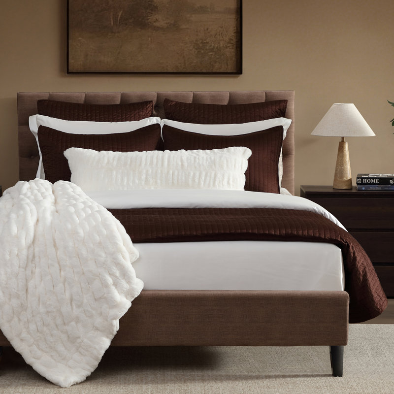 Ensemble de courtepointe moderne satiné soyeux Satin Channel, Courtepointe grande + 2 taies décoratives, Brun