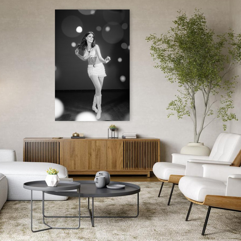 «1960S Woman Dancing In White», H 48 po x l 32 po