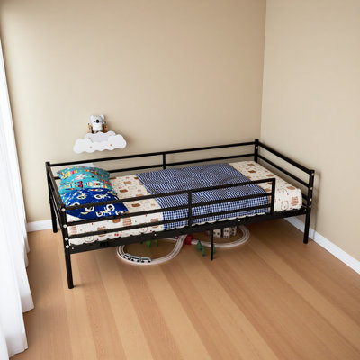 Cadre de lit entourant - Cadre de lit plateforme en métal classique avec des barres en acier supportant la base du matelas, un espace de rangement en dessous, aucun matelas à ressorts requis et un assemblage facile
