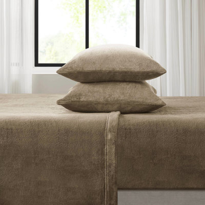 915080589-E60E Bedding