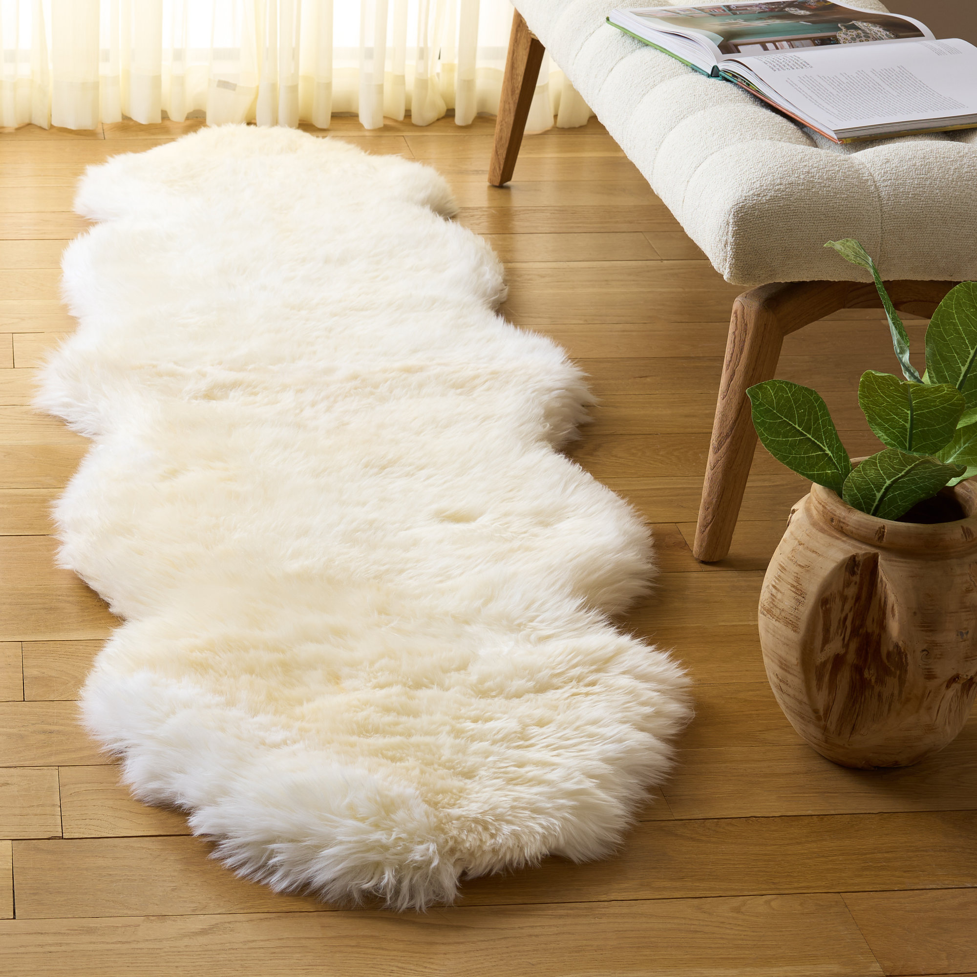 Mera Handmade Sheepskin White Area Rug, Runner 2' x 7'