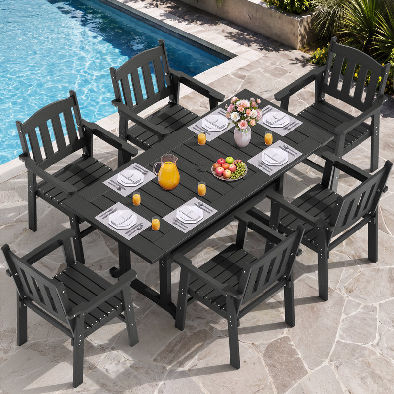 Ensemble de salle à manger d'extérieur 7 pièces en PEHD avec chaises empilables, table rectangulaire 6 places avec trou pour parasol, mobilier résistant aux intempéries pour terrasse et jardin.