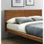 Mobilier de chambre moderne en bois brun avec lit plateforme moderne et élégant-114223205
