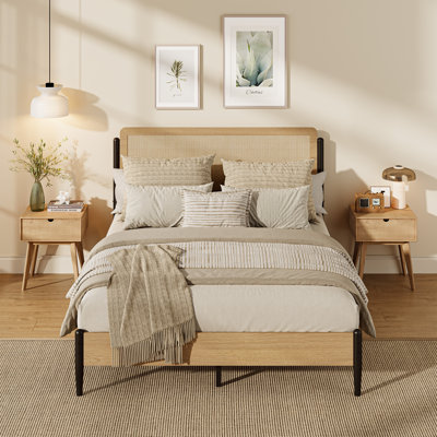 Structure de lit double en rotin naturel avec tête de lit, lit plateforme robuste, pas de sommier tapissier, style bohème pour la chambre à coucher