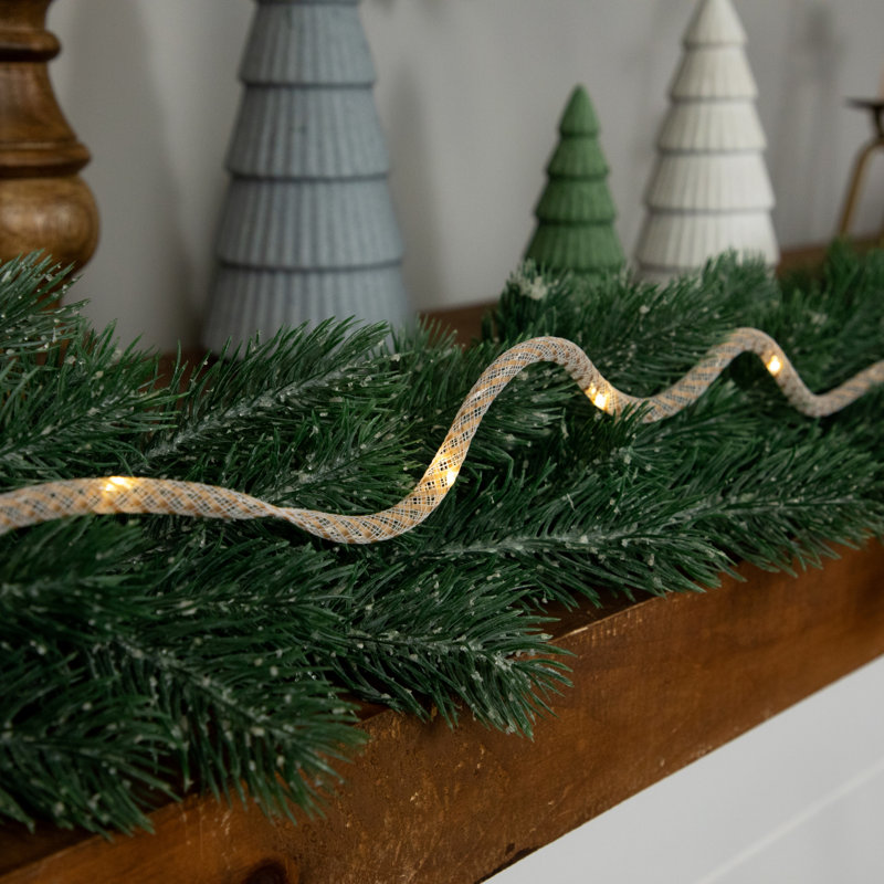 Guirlande de Noël pré-éclairée à piles avec corde - 6,75 pi - lumières blanc chaud