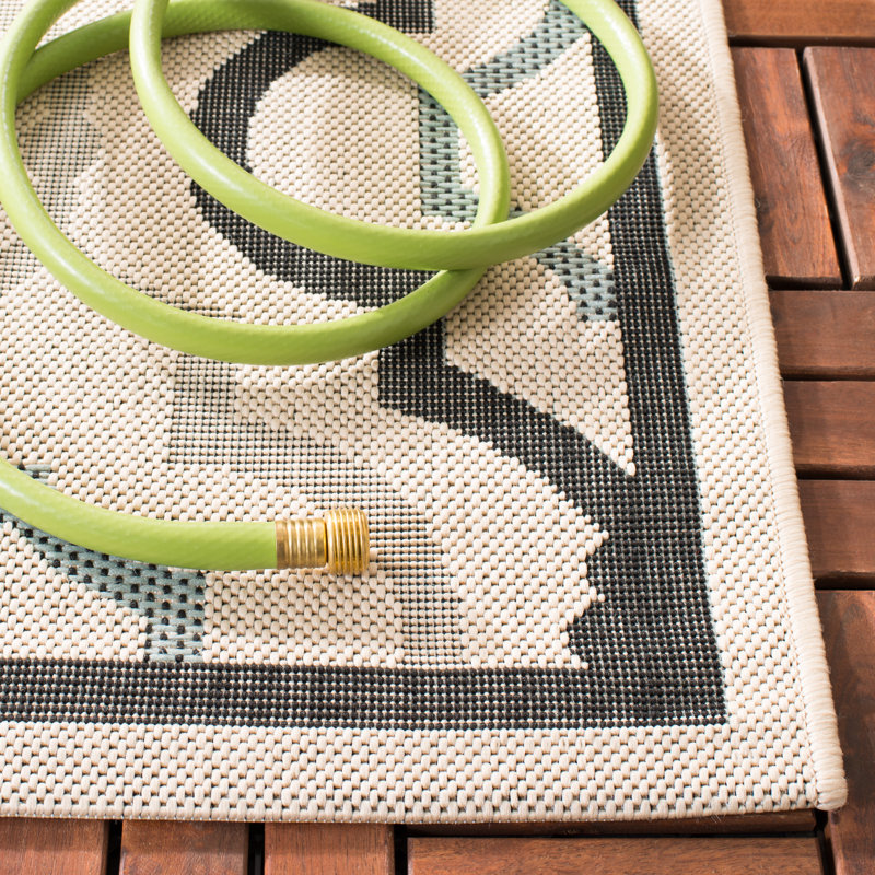 Herefordshire Performance Geometric Indoor/Outdoor Area Rug, Round 7'1