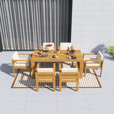 Ensemble de salle à manger d'extérieur en bois naturel 7 pièces pour 6 personnes, avec 6 fauteuils, table rectangulaire, trou de parasol pré-percé, pieds réglables, coussins amovibles, facile à installer