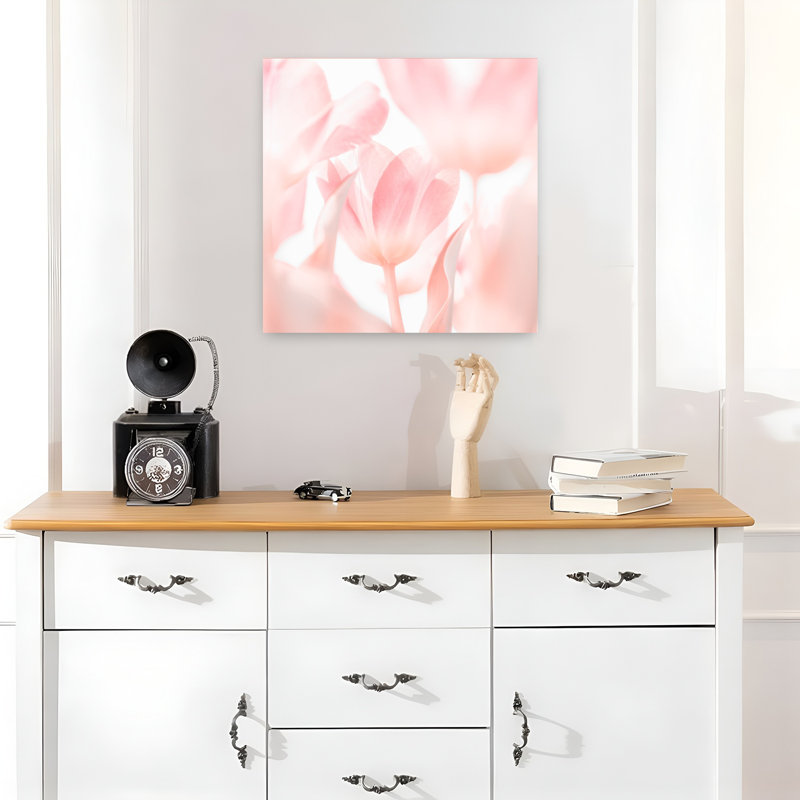 Art contemporain, tulipe délicate, art floral naturel, H 18 po x l 18 po