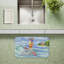Tapis de sol anti-fatigue Surfing Santa & Dolphins, design par Paul Brent, 30 po x 18 po