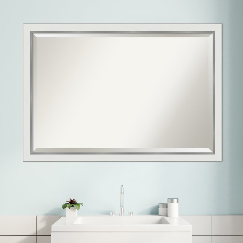 Miroir mural Quade, 39 po x 27 po, Blanc satiné / argent