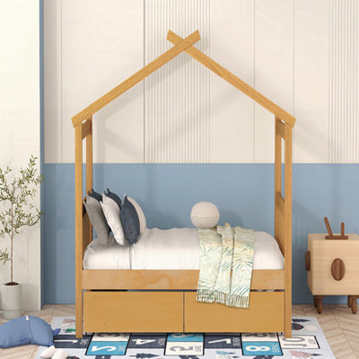 Lit simple, maison en bois avec tiroirs