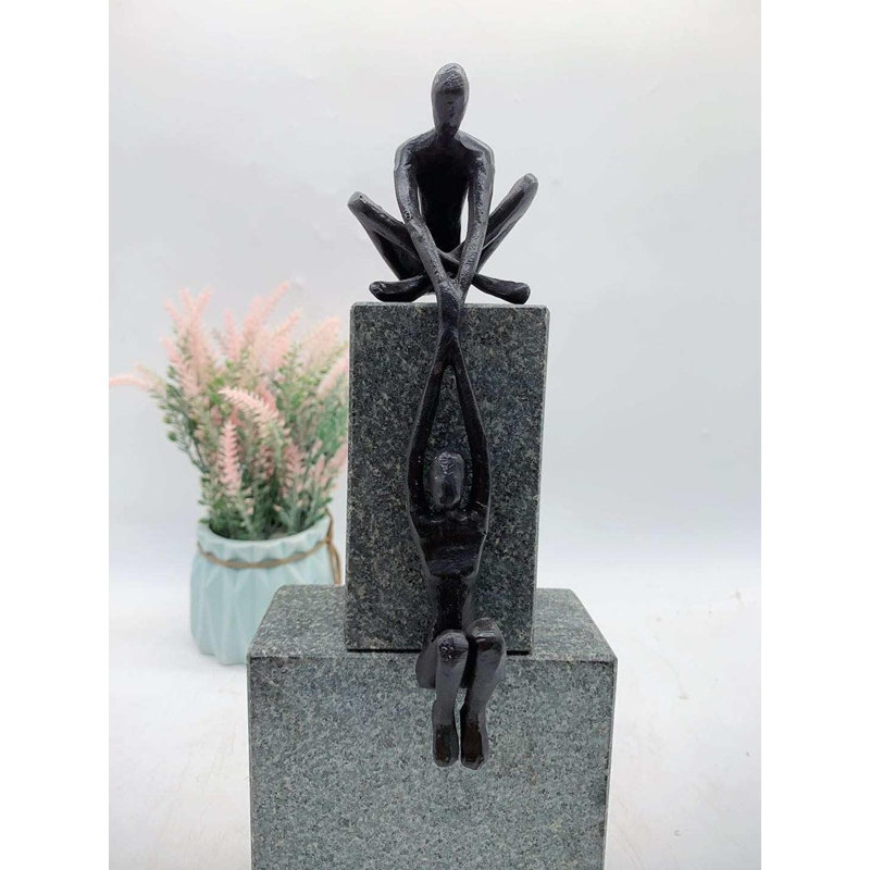 Sculpture industrielle en fonte abstraite, couple d'artiste - homme ...