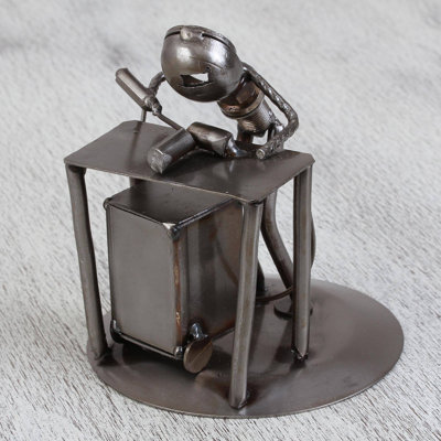 Ulloa Figurines & Sculptures