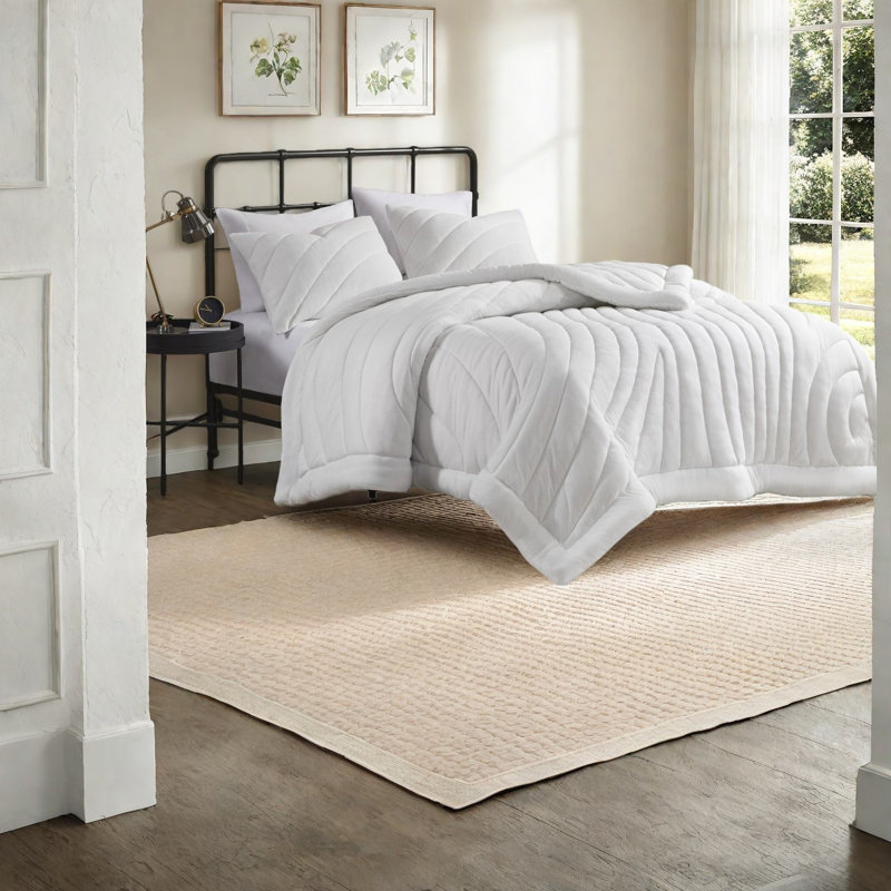 Cozy White Polyester Bedding Sets, Modern Puffy Comforter For Home