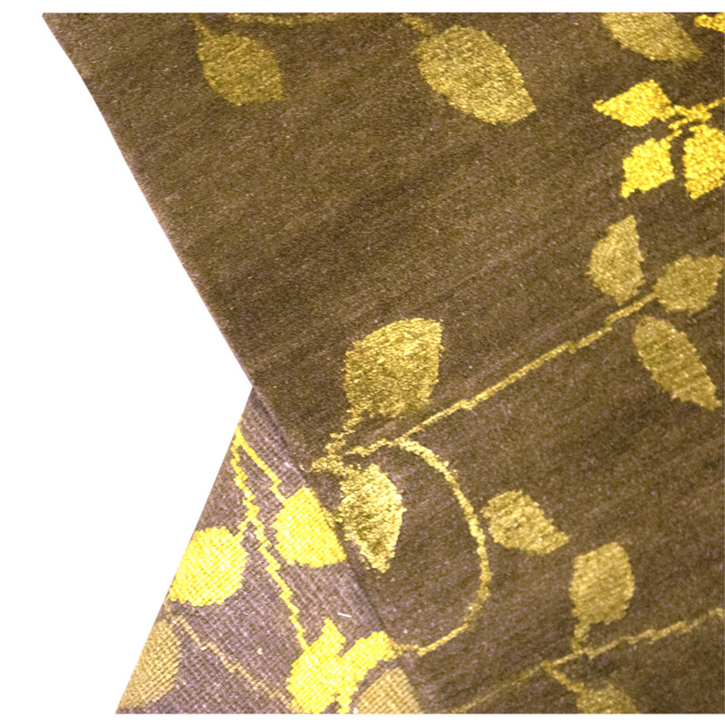 Tapis brun noué à la main de haute qualité