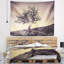 Paysage avec arbre gris solitaire en tapisserie de montagne-28508934