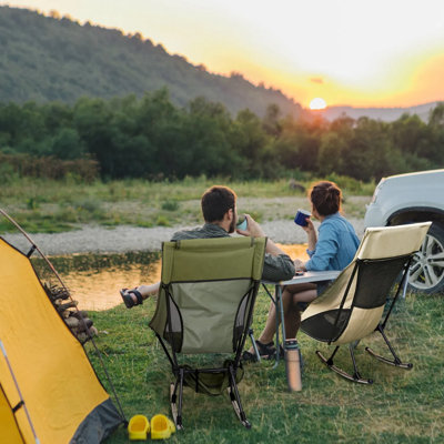 Chaise berçante portable sans accoudoirs avec structure en acier épaissie et tissu Oxford durable. Cette chaise de camping pliable comprend un sac de rangement 2-en-1 et est parfaite pour les pique-niques de camping, les plages et la détente dans la cour.