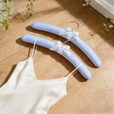 Cintres rembourrés pour femmes, cintres en satin épais rembourrés de mousse sans bosses pour les chandails, manteaux, chemisiers, robes, paquet de 10