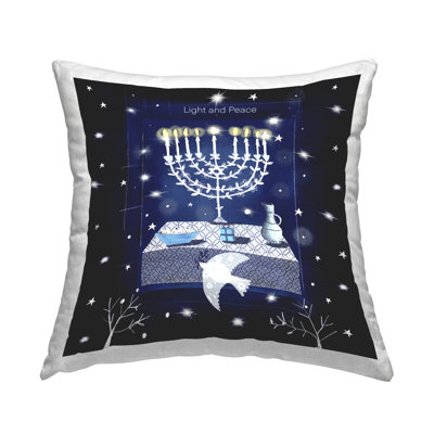 "Light and Peace Hanukkah Menorah", coussin décoratif imprimé par Susse Linton