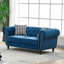 Canapé 2 places 165 cm avec revêtement en velours bleu, accoudoirs arrondis, clous décoratifs, design moderne du milieu du siècle, structure en pin massif, assise mi-ferme, ressorts et mousse haute densité, idéal pour le bureau.