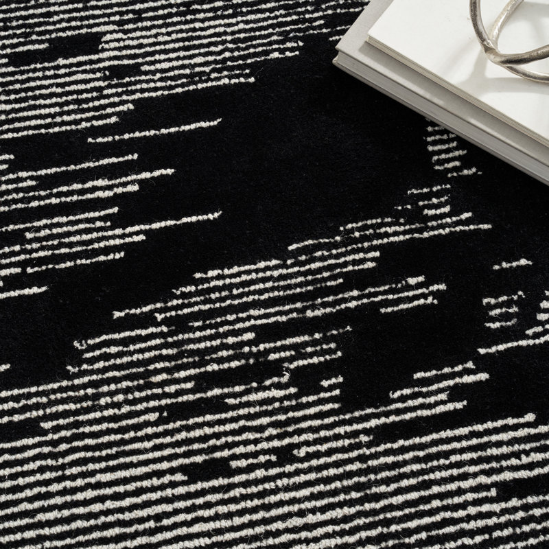 Abstract Area Rug in Black/Ivory, Rectangle 4' x 6'