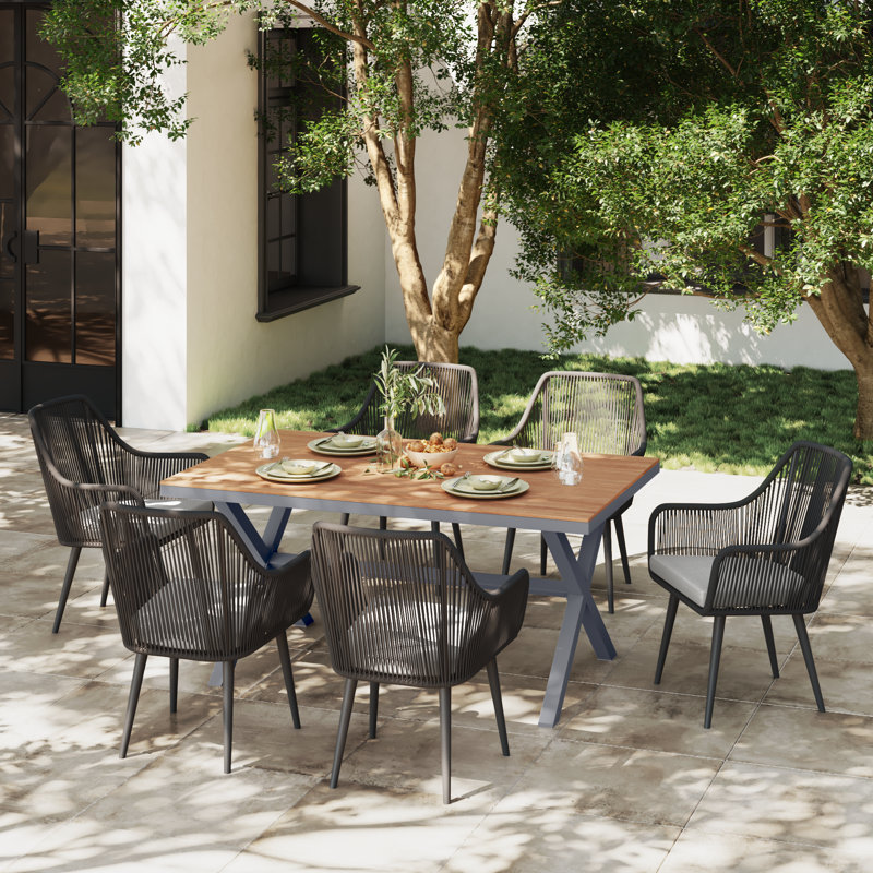 Outdoor 6-person Dining Set With Cushions