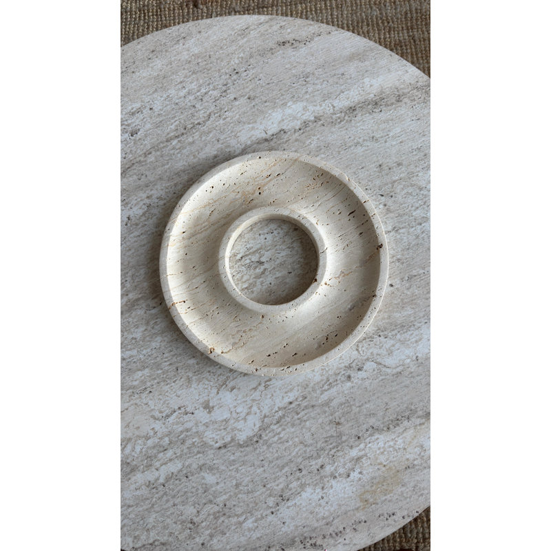 Assiette de présentation en travertin