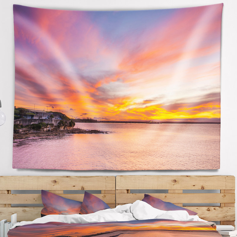 Tapisserie Seashore Sydney Beach avec ciel jaune, H 32 po x l 39 po