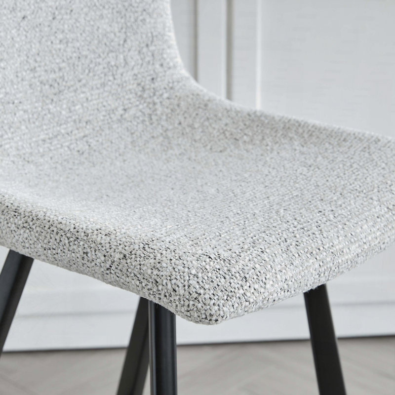 Tabouret de bar moderne en tissu gris clair texturé avec pieds robustes en métal noir, simple