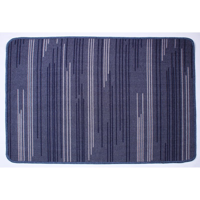 Tapis rayé gris foncé