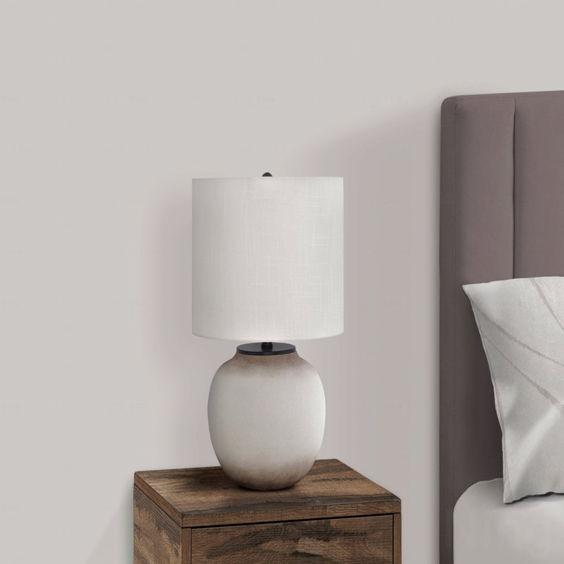 Lampe de table - 21 po de hauteur, en céramique, ivoire et abat-jour crème