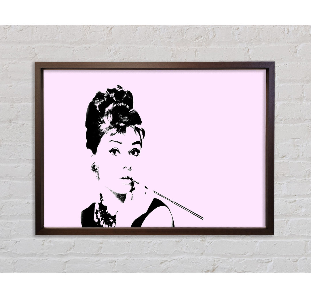 Audrey Hepburn Cigarette Pose Pink - Einzelner Bilderrahmen Kunstdrucke auf Leinwand