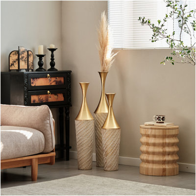 Ensemble de vases de plancher en métal 3 pièces fabriqués à la main, grands vases texturés dorés et blancs (27,56 po / 31,5 po / 35,43 po) pour le vestibule du salon, décor moderne glam pour l'herbe de la pampa et cadeaux de pendaison de crémaillère / d'anniversaire idéal