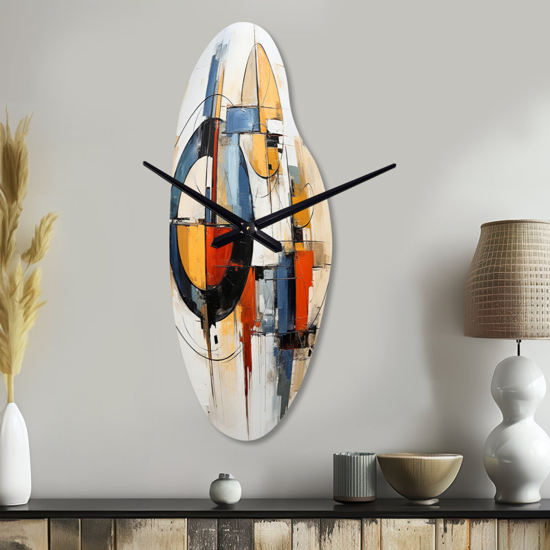 Horloge colorée en métal incurvée moderne Fusion I - Mid-Century, Moyenne