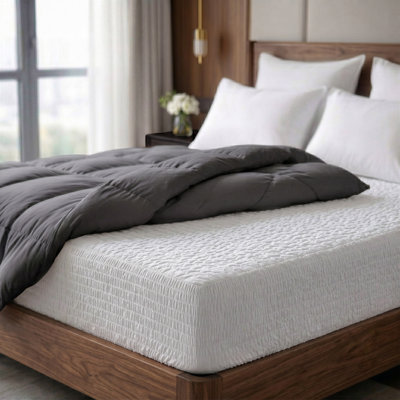 Premium Waterproof Mattress Protector – Absorbent | Noiseless & Breathable – Machine Washable Mattress Cover