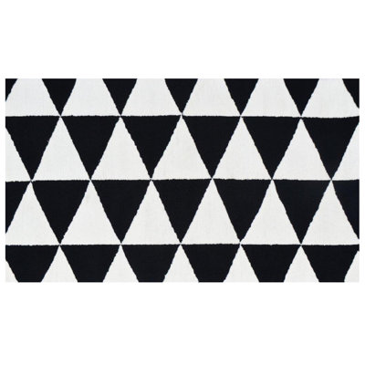 Triangle Patch Black Size 2.8X4.8