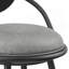 Tabouret de bar pivotant de 26 po en fer noir avec similicuir gris rétro et dossier en bois noir