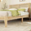 Grand lit avec tête de lit, structure solide, pieds de soutien, espace sous le lit, sommeil confortable en bois naturel, rangement, style