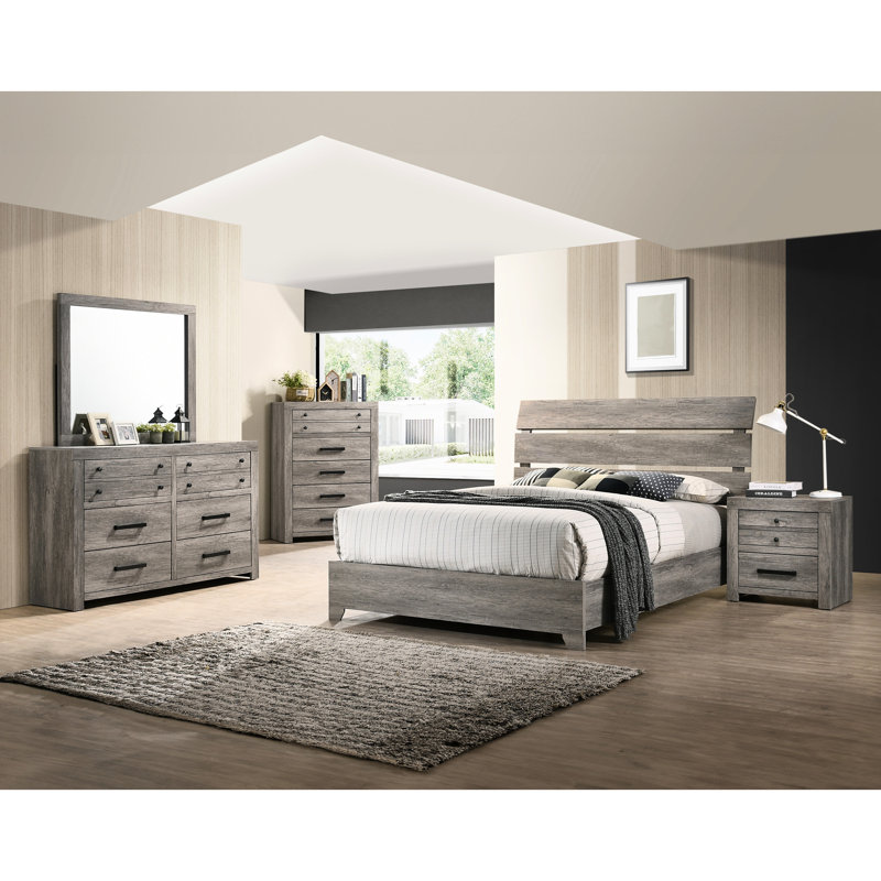 Grand lit plateforme moderne avec un attrait rustique et une tête de lit légèrement incurvée en gris, pour une utilisation dans la chambre à coucher, structure en bois, conception transitionnelle, aucun sommier tapissier requis, structure contemporaine facile à assembler