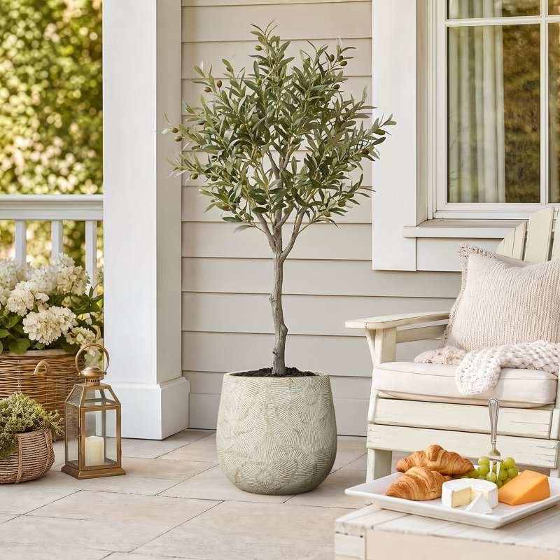 Pot de fleurs en ciment beige vieilli de 38,6 cm de haut, orné d'un motif géométrique en relief en forme de soleil, style rustique moderne avec trou de drainage.