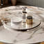 Tables de salle à manger rondes en faux marbre clair et luxueux.-102629968