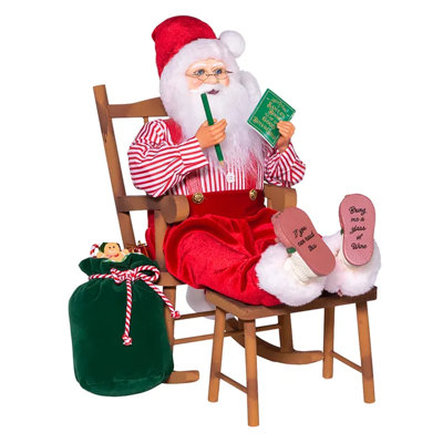 Kringle Klaus assis sur une chaise