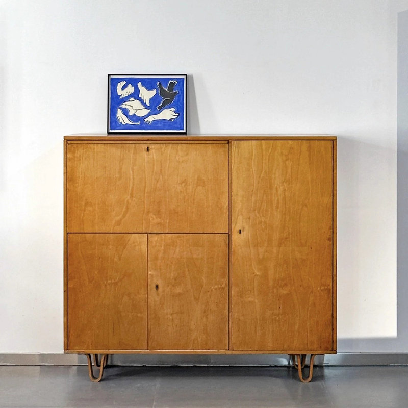 Buffet simple de style nordique moderne