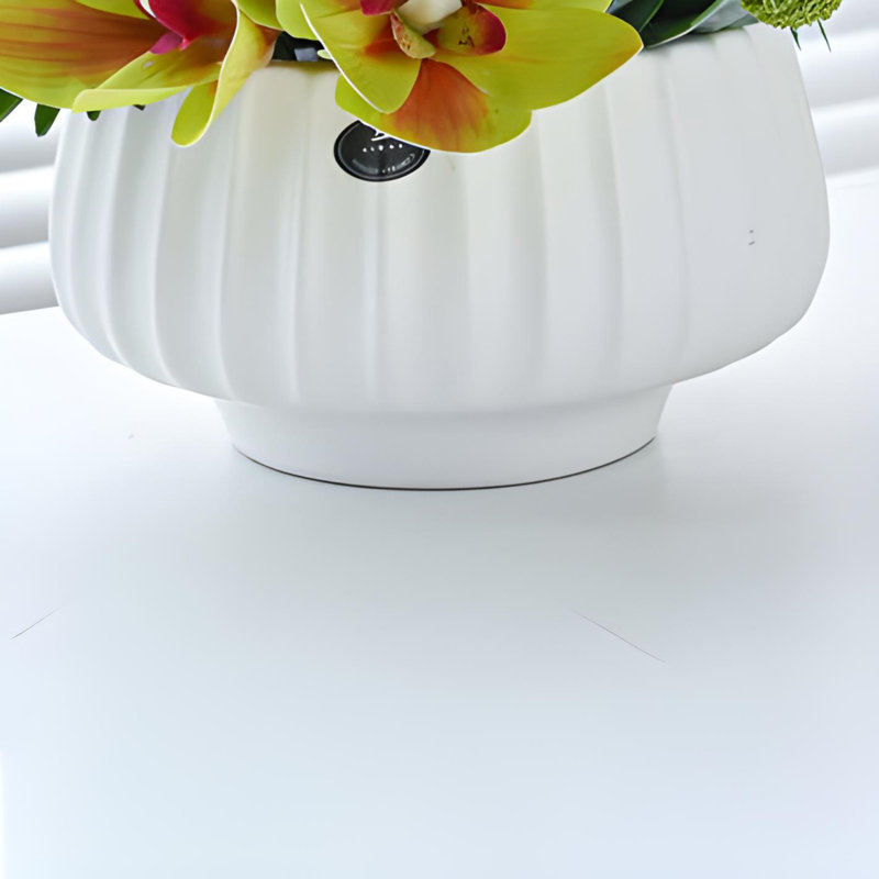 Ornements de fleurs simulées