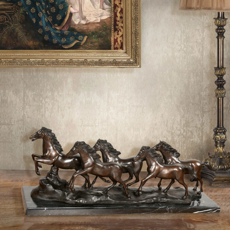 Cinq chevaux qui courent sur une base en marbre de 32 po de large bronze