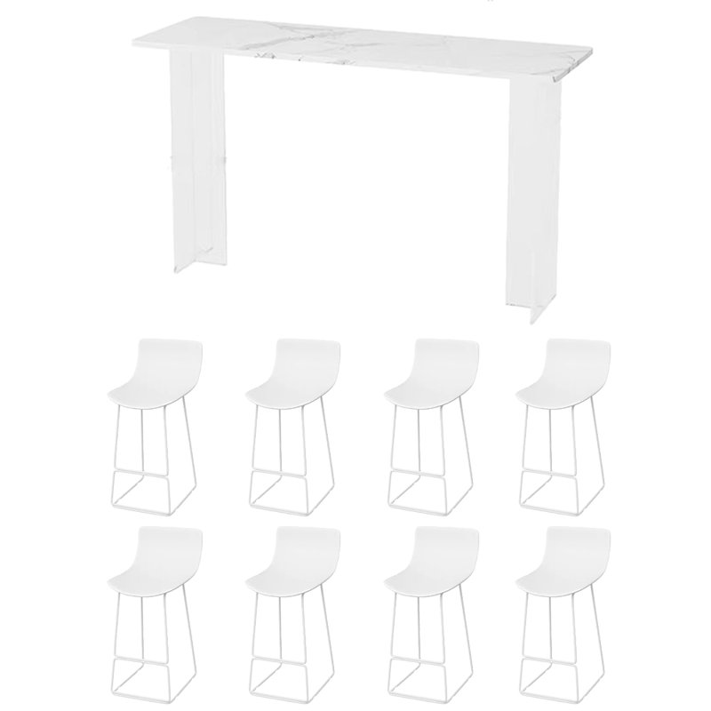 Tables et chaises simples à vent crème