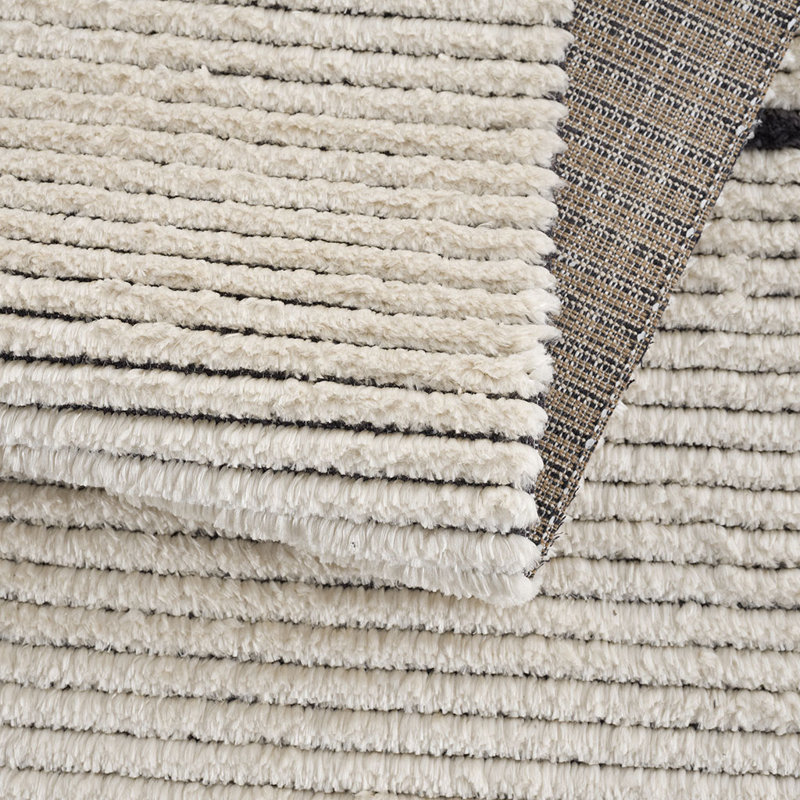 Tapis noir et ivoire moderne