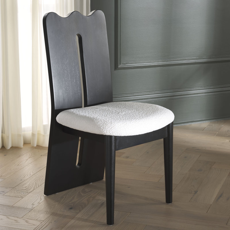 Chaise rembourrée en bois massif Kieran, Crème/noir
